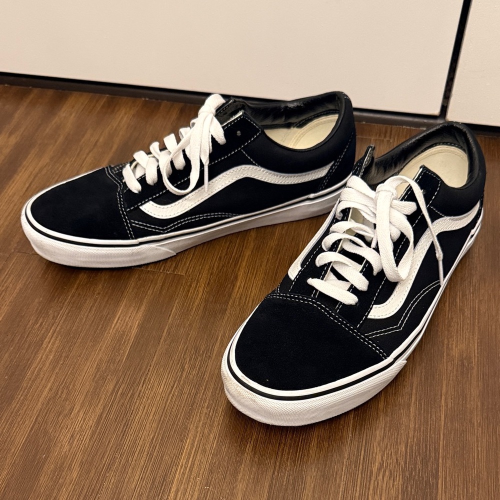 Like New Black and White Vans Classic Shoes
